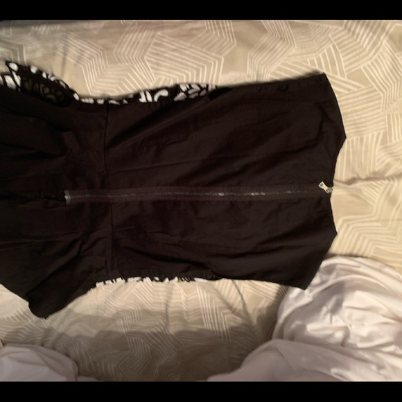 Women’s xs BCBG top - Picture 3 of 4